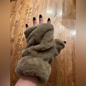 NWOT Apana Faux Fur Fingerless Gloves